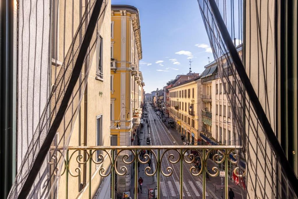Close To Duomo Lovely City Center Flat Milão Exterior foto