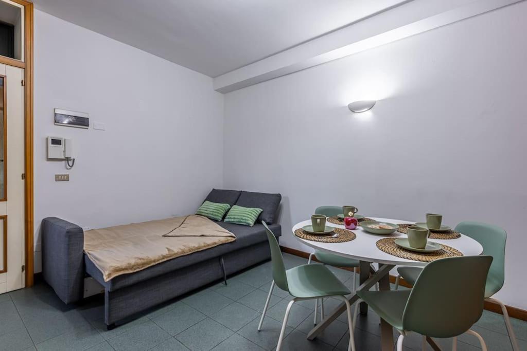 Close To Duomo Lovely City Center Flat Milão Exterior foto