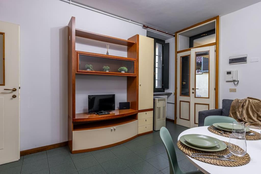 Close To Duomo Lovely City Center Flat Milão Exterior foto