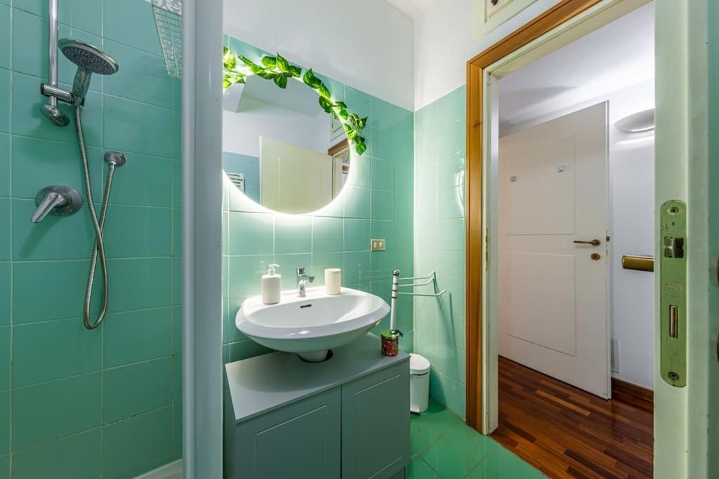 Close To Duomo Lovely City Center Flat Milão Exterior foto